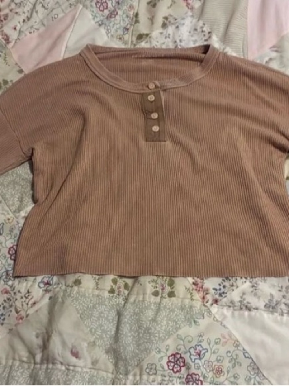American Eagle Outfitters Ribbed Henley Cropped Top - Taupe